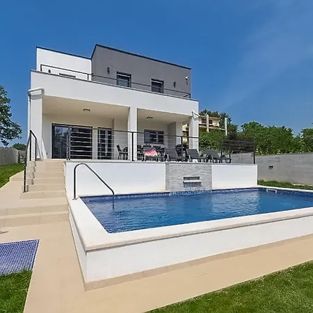 Villa Tara *